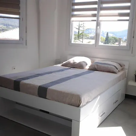 Holiday home Chateau D'eau Reamenage En Maison Ronde Proche De La Et Du Castellet
